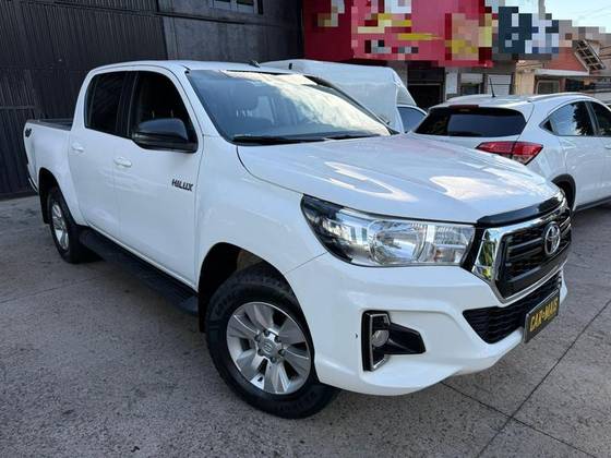 TOYOTA HILUX 2.8 SR 4X4 CD 16V DIESEL 4P AUTOMÁTICO TOYOTA HILUX 2.8 SR 4X4 CD 16V DIESEL 4P AUTOMÁTICO